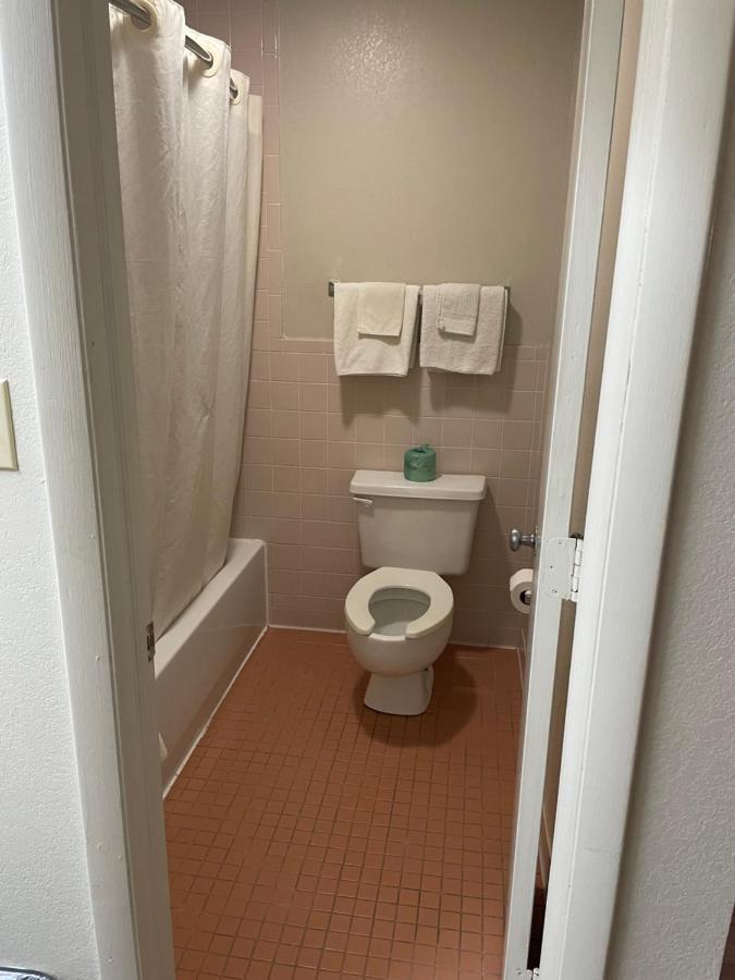 פרדריקסבורג Royal Inn Motel מראה חיצוני תמונה