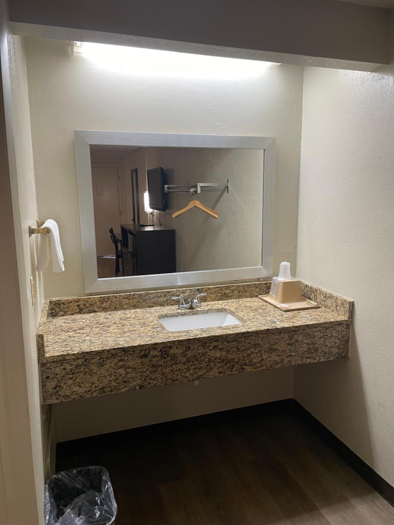 פרדריקסבורג Royal Inn Motel מראה חיצוני תמונה