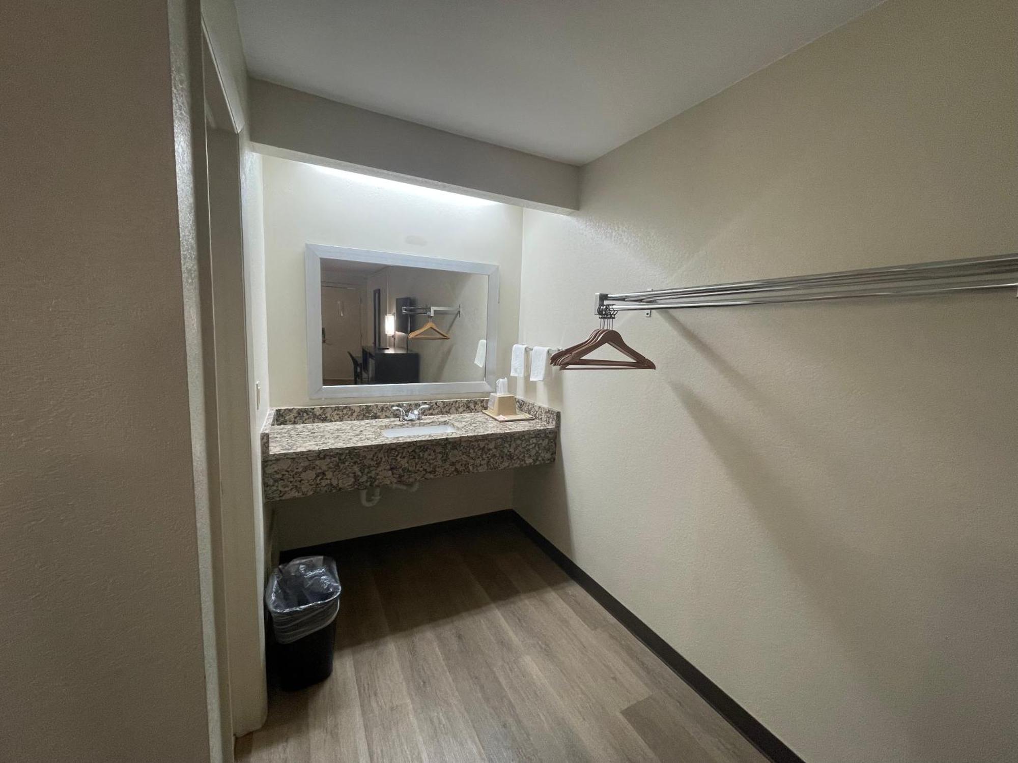פרדריקסבורג Royal Inn Motel מראה חיצוני תמונה